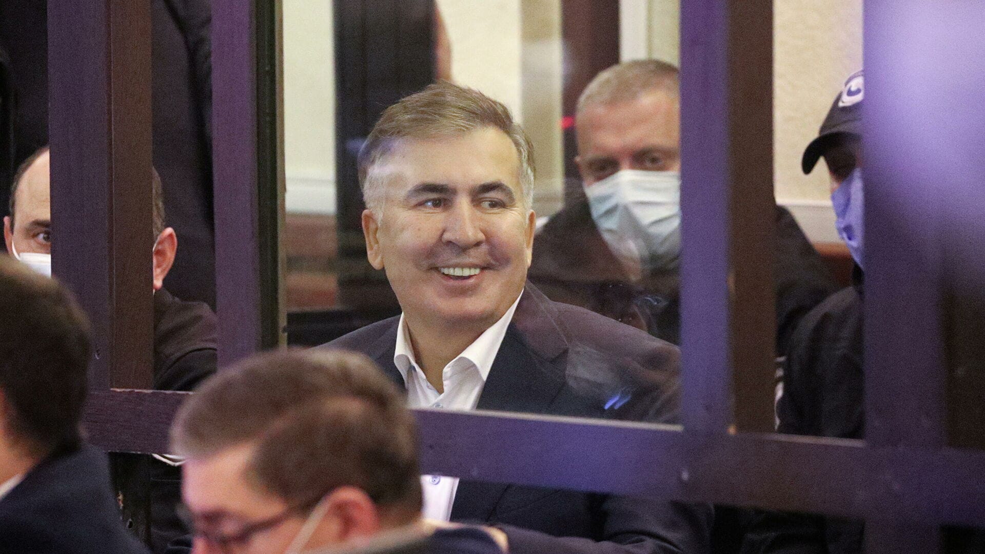 «Меня пытали, но я держусь»: Саакашвили выступил в суде Тбилиси