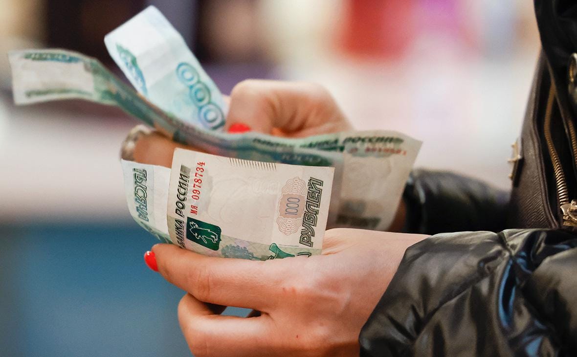 Bloomberg: В России вырос оборот бумажных денег из-за выплат семьям погибших вагнеровцев
