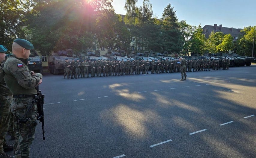 Польша перебрасывает на границу с Беларусью более 1000 военных и почти 200 единиц техники — министр обороны Польши