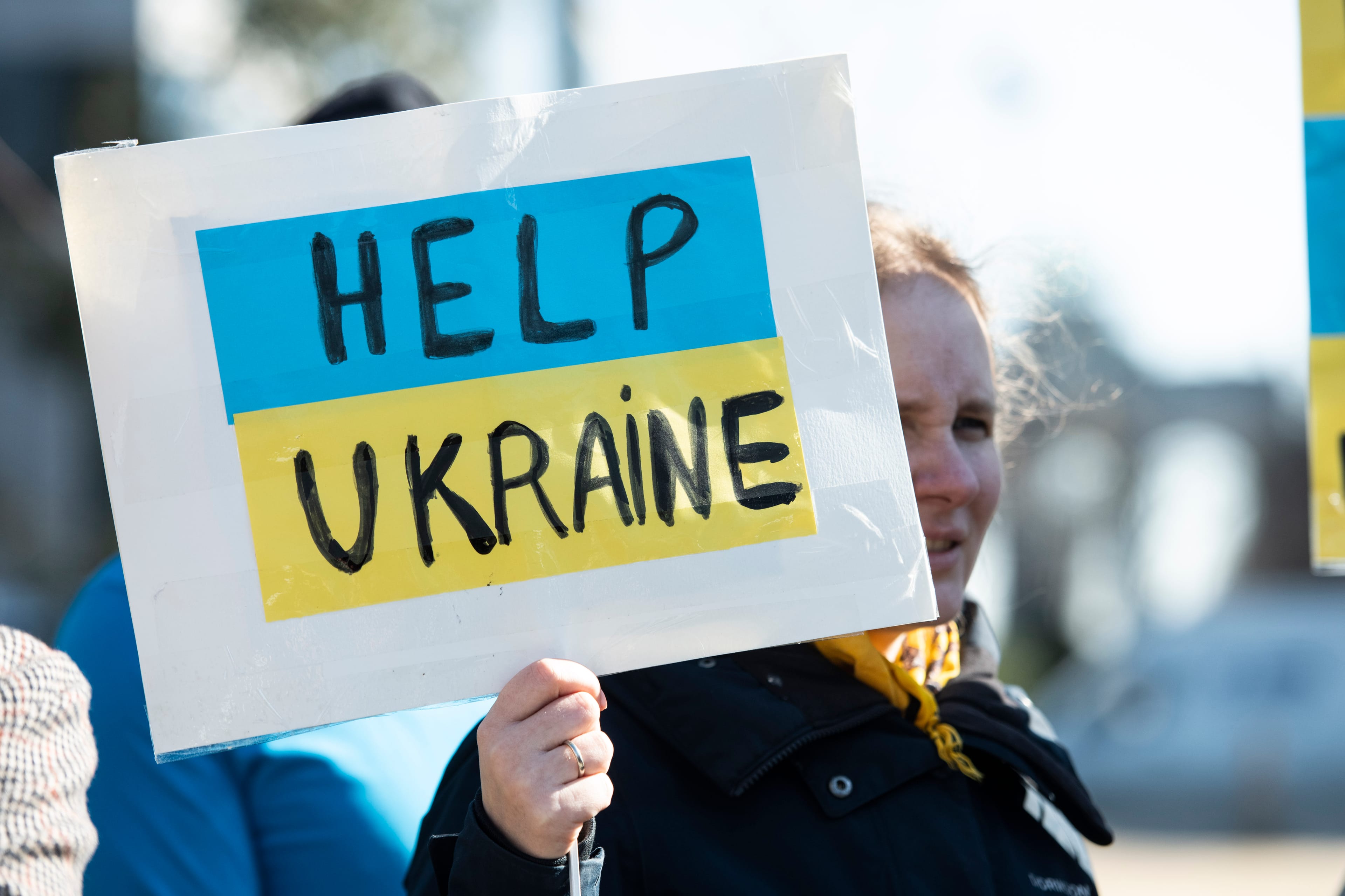 ЕС угрожает лишить Венгрию финансирования, если та вновь заблокирует помощь Украине