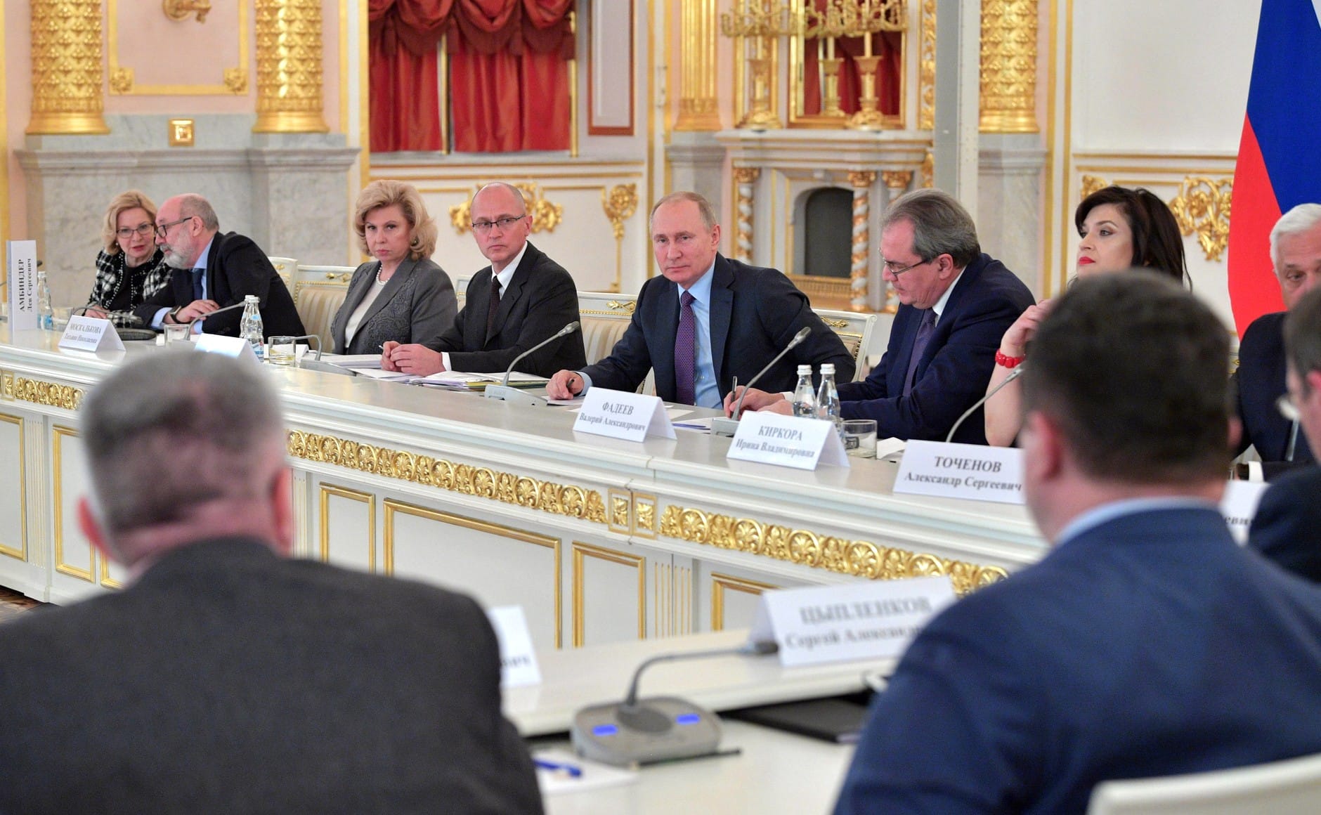 Путин обновил состав СПЧ. Из него исключили экс-директора музея истории ГУЛАГа и включили автора доноса на песню «Я узкий» 