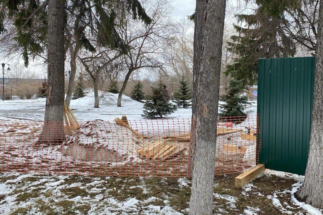 В Томске закрыли сквер Памяти Жертв Политических Репрессий и убрали Камень скорби — власти утверждают, что на время