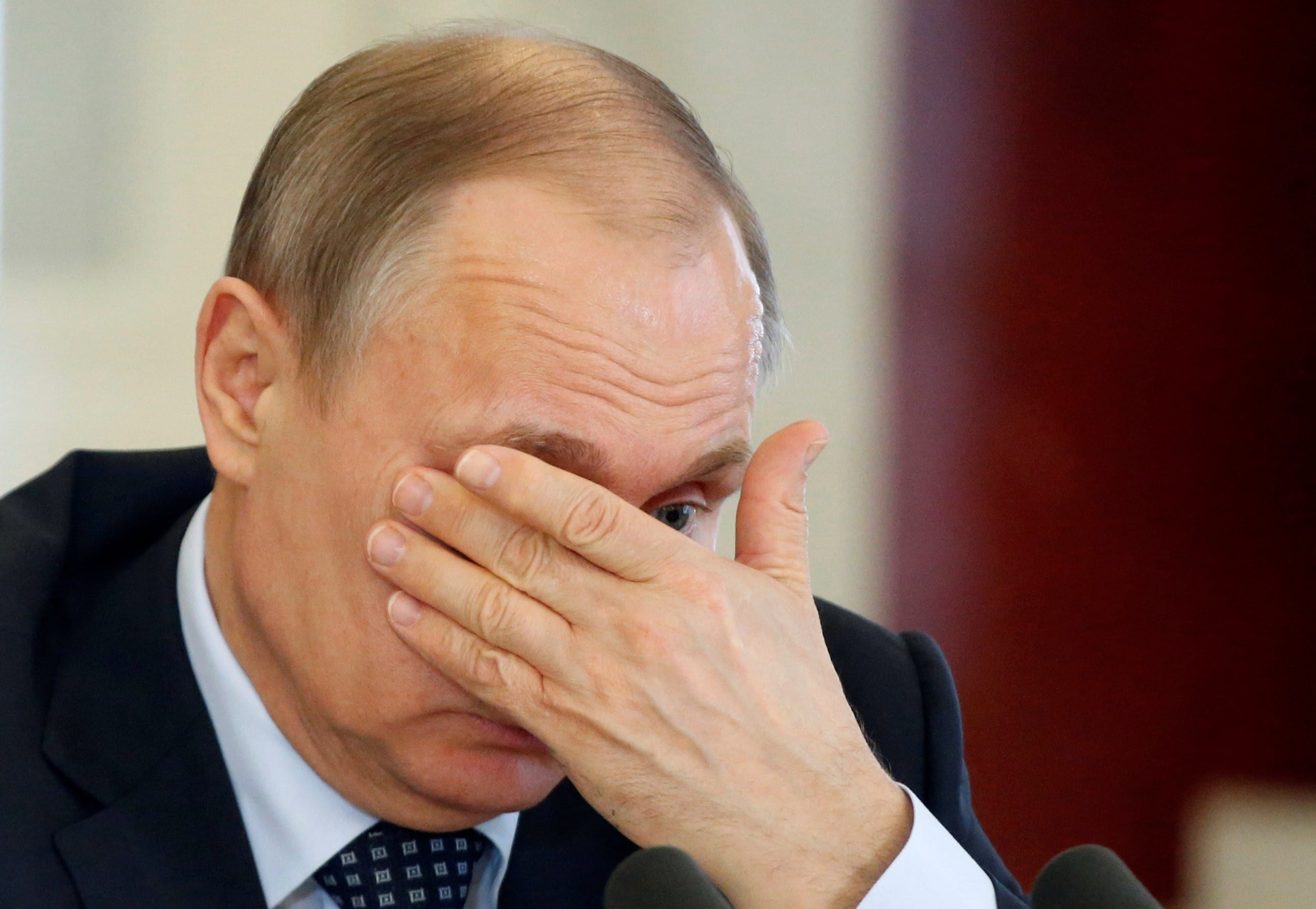 «Каждую неделю Собчак приносил в банк портфель кэша». Как Путин связан со схемой Магнитского
